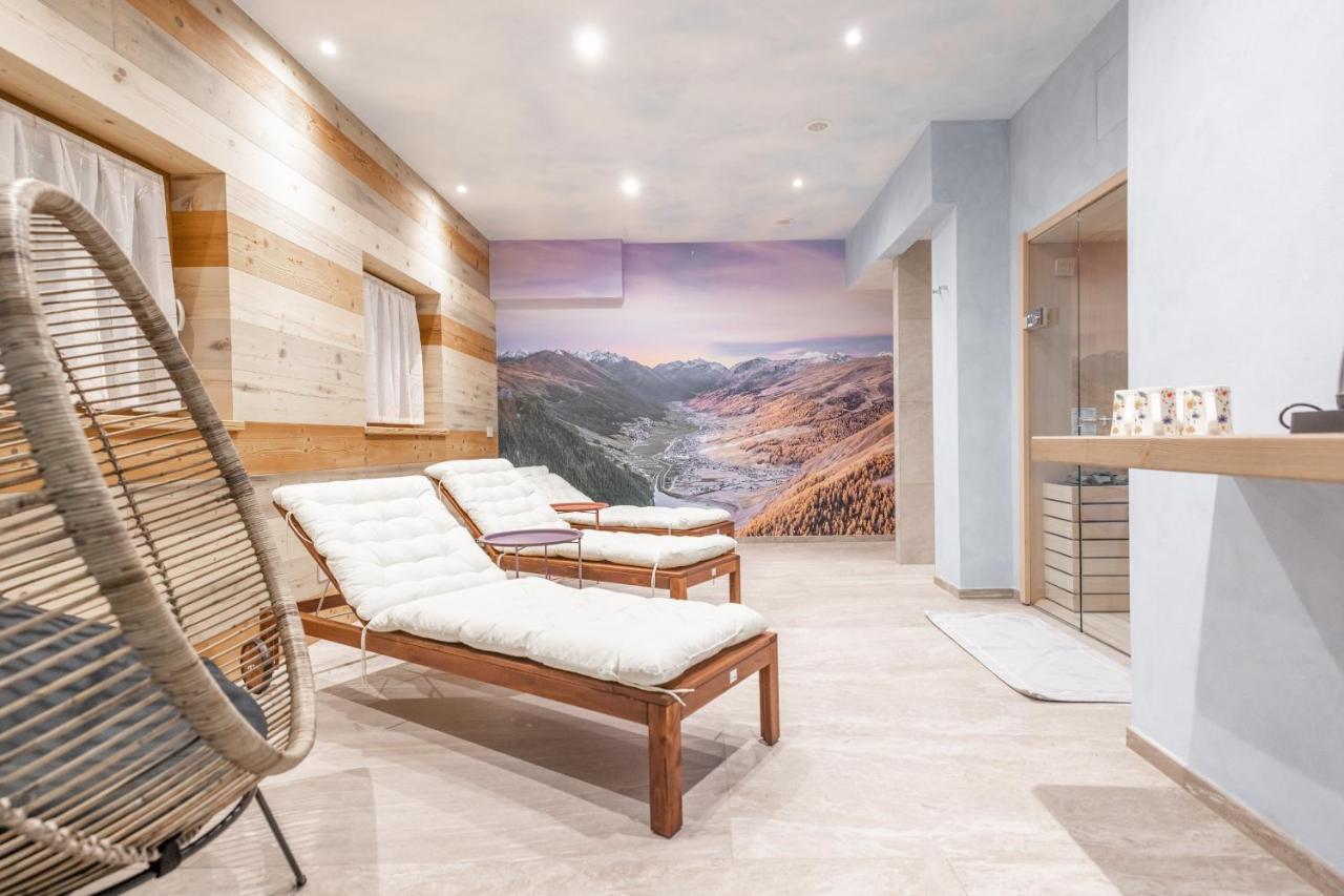 Chalet Imbosc'ché - B&B in beautiful surroundings Livigno Esterno foto
