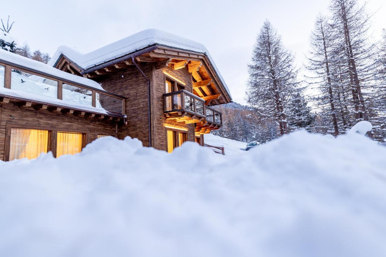 Chalet Imbosc'ché - B&B in beautiful surroundings Livigno Esterno foto