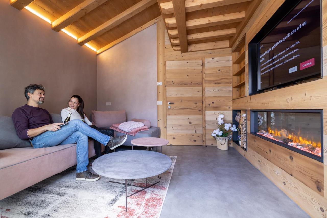 Chalet Imbosc'ché - B&B in beautiful surroundings Livigno Esterno foto