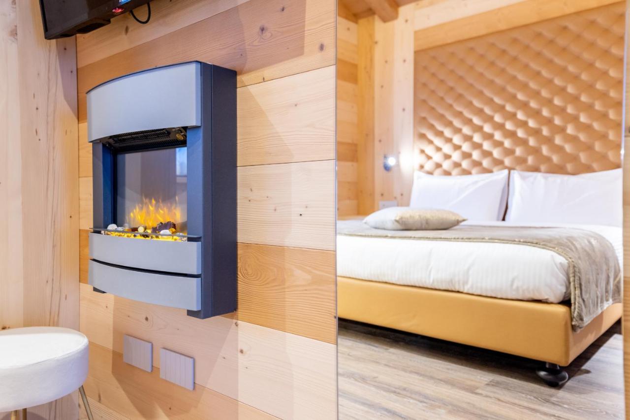 Chalet Imbosc'ché - B&B in beautiful surroundings Livigno Esterno foto