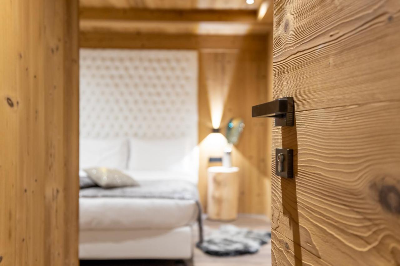 Chalet Imbosc'ché - B&B in beautiful surroundings Livigno Esterno foto
