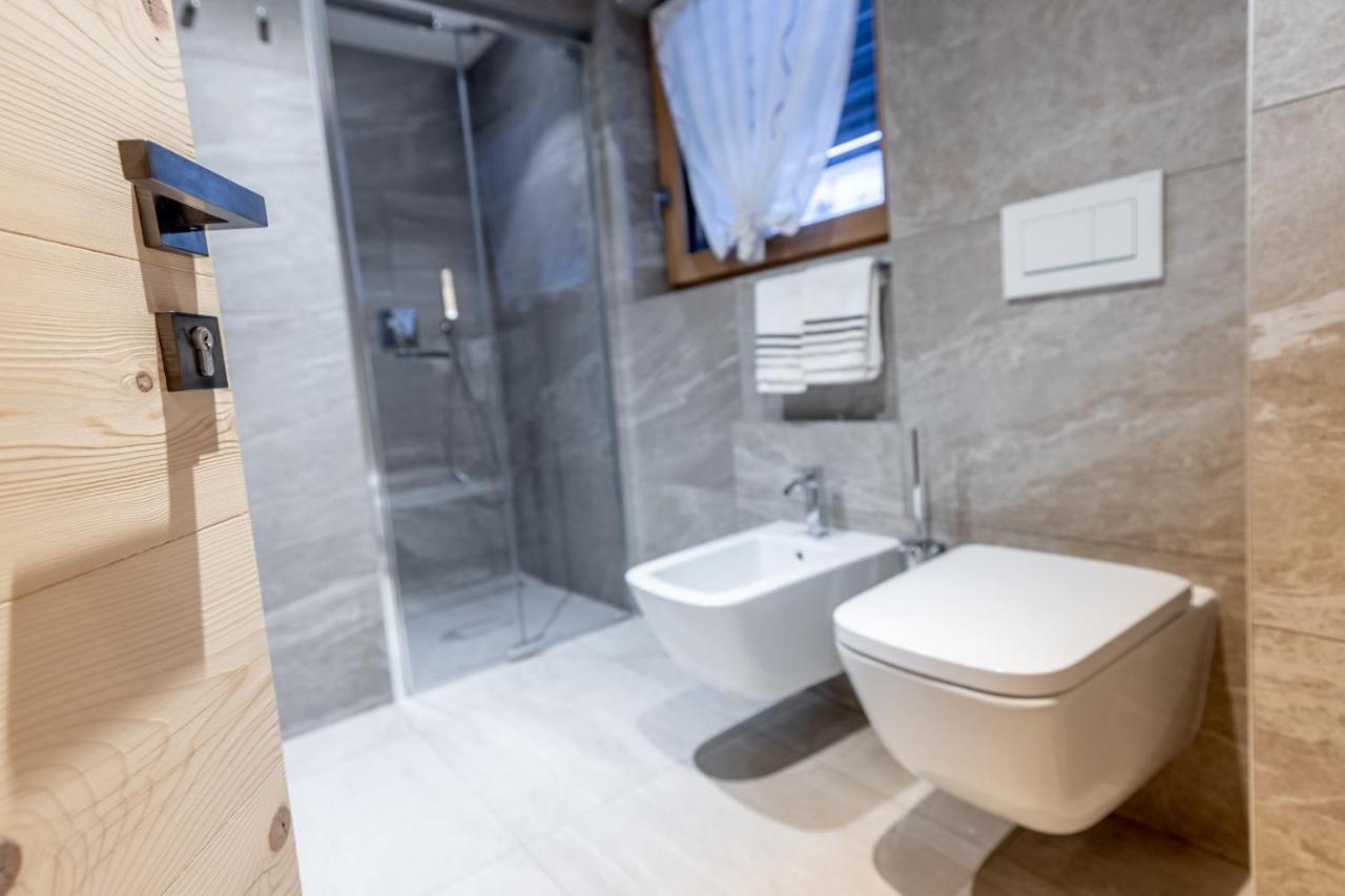 Chalet Imbosc'ché - B&B in beautiful surroundings Livigno Esterno foto