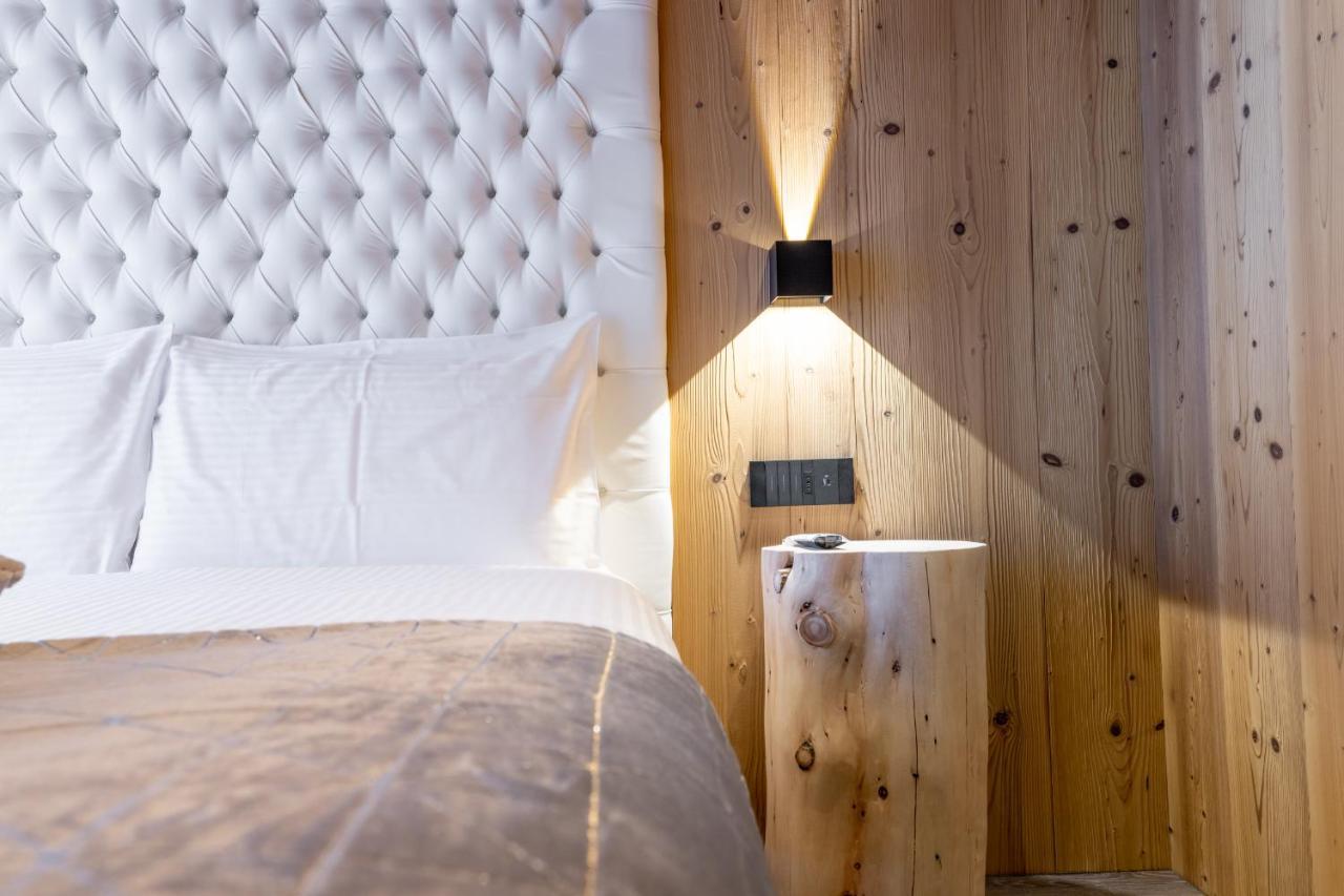 Chalet Imbosc'ché - B&B in beautiful surroundings Livigno Esterno foto