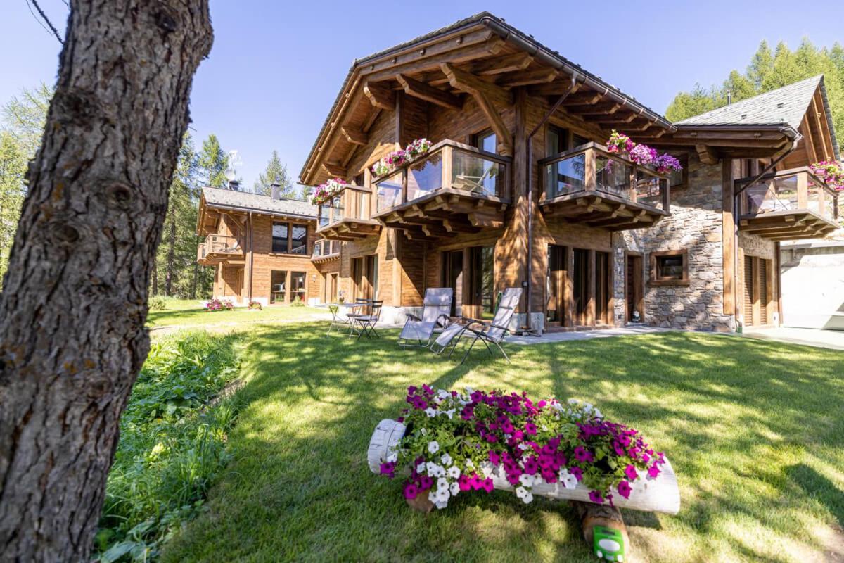 Chalet Imbosc'ché - B&B in beautiful surroundings Livigno Esterno foto